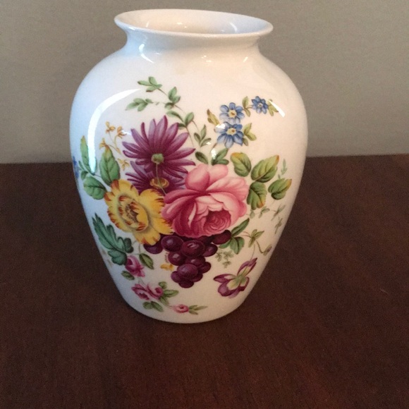 VASE - Picture 2 of 3